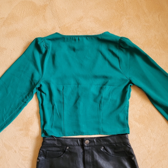 Forever 21 green long sleeve top size  M juniors - Picture 4 of 8